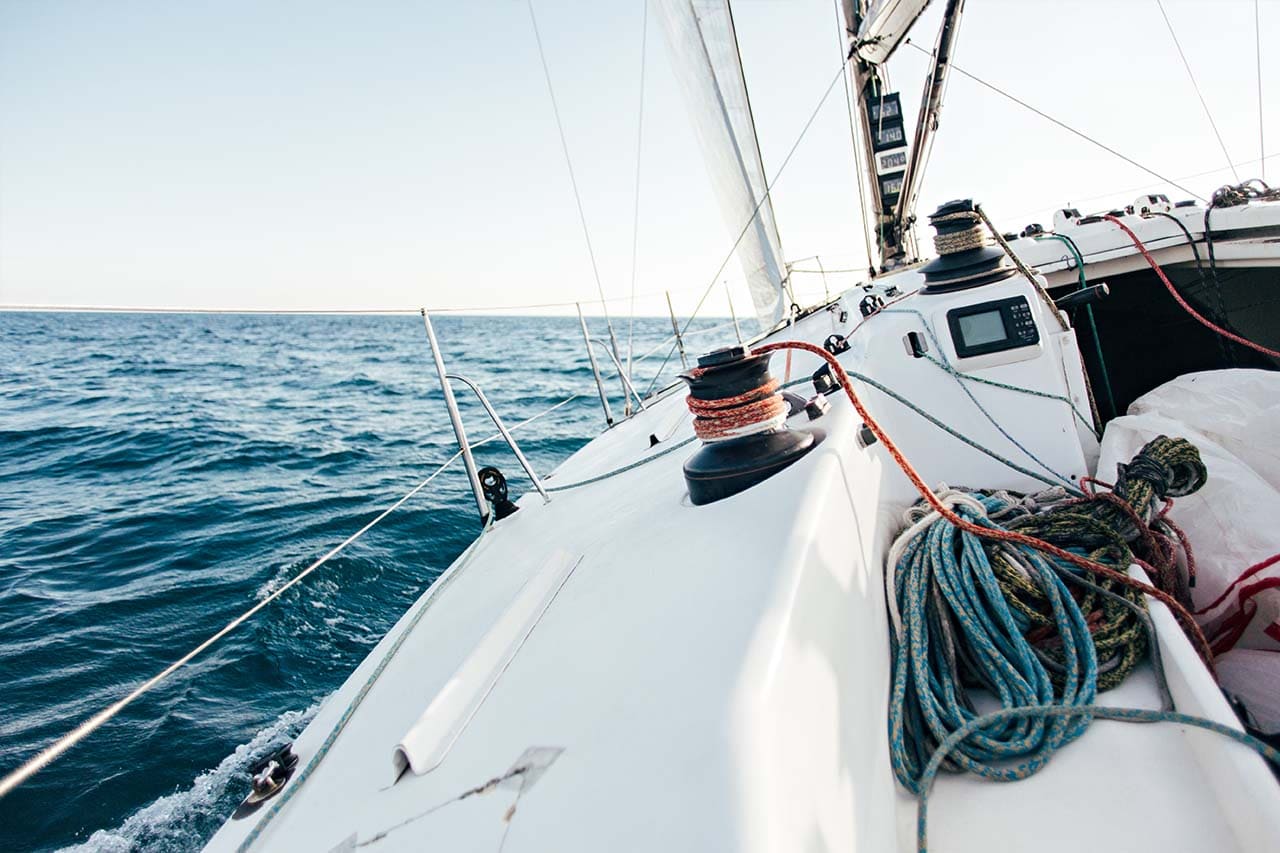 Что делать, чтобы не укачивало на яхте?