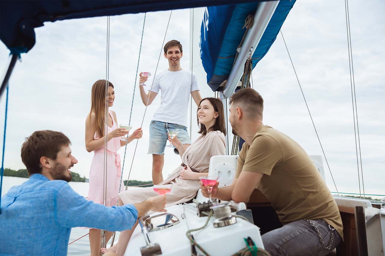 Как интересно провести время на катере