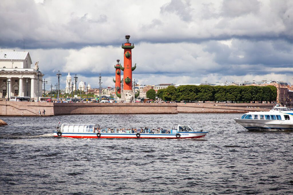 Как выбрать теплоход в аренду