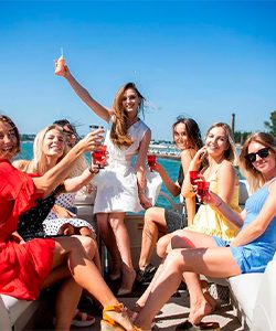 Танцуют все!