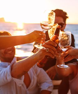 Праздник к нам приходит